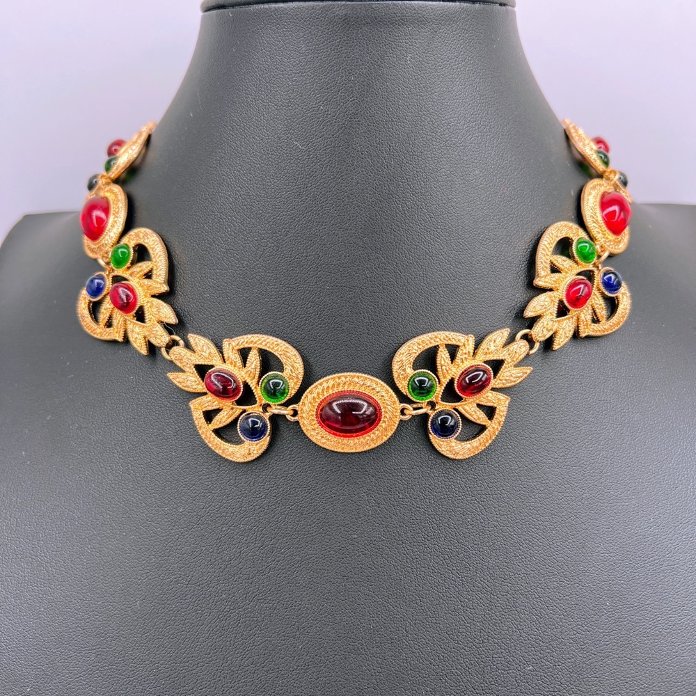 SISSLIA Gold Cabochon Necklace